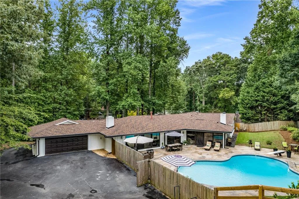 400 Spalding Circle, Atlanta, Georgia 30328, 4 Bedrooms Bedrooms, ,2 BathroomsBathrooms,Residential,Sold,400 Spalding Circle,7262123