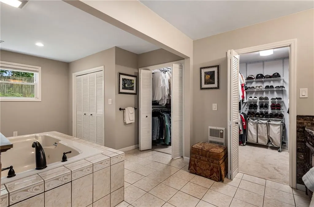 400 Spalding Circle, Atlanta, Georgia 30328, 4 Bedrooms Bedrooms, ,2 BathroomsBathrooms,Residential,Sold,400 Spalding Circle,7262123