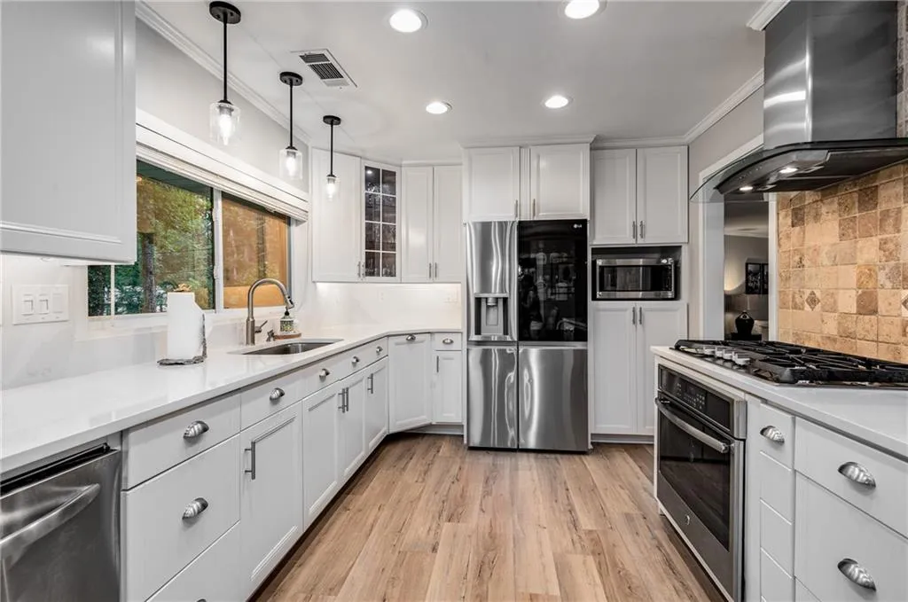 400 Spalding Circle, Atlanta, Georgia 30328, 4 Bedrooms Bedrooms, ,2 BathroomsBathrooms,Residential,Sold,400 Spalding Circle,7262123