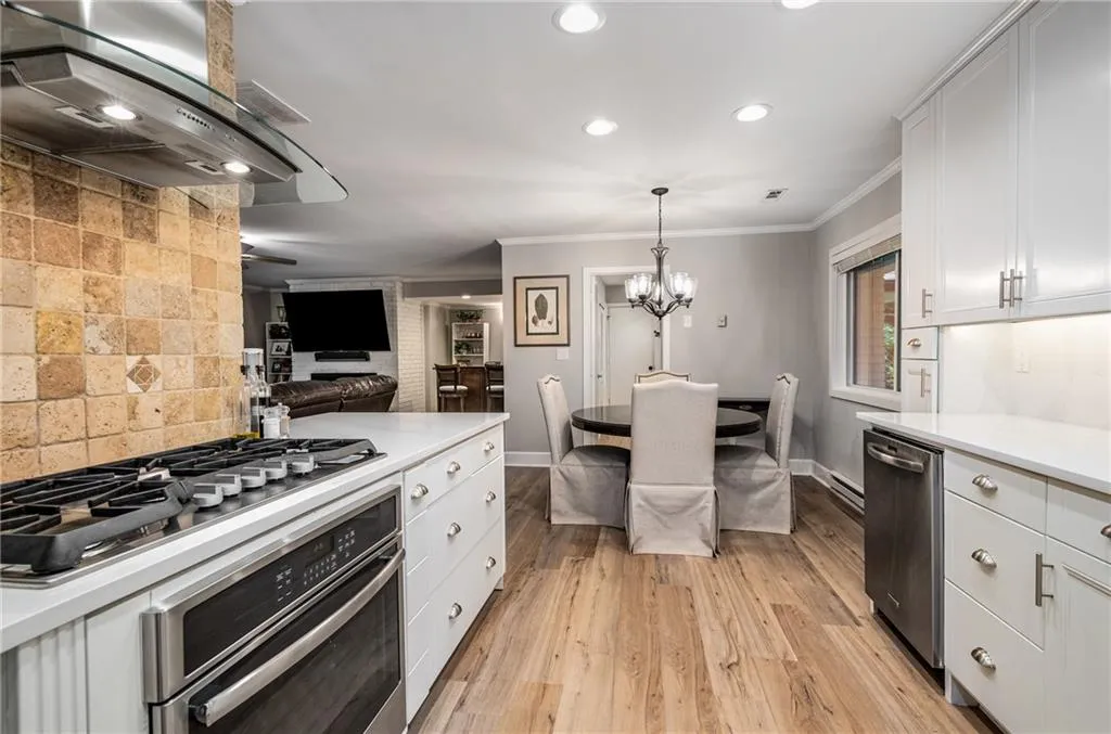 400 Spalding Circle, Atlanta, Georgia 30328, 4 Bedrooms Bedrooms, ,2 BathroomsBathrooms,Residential,Sold,400 Spalding Circle,7262123