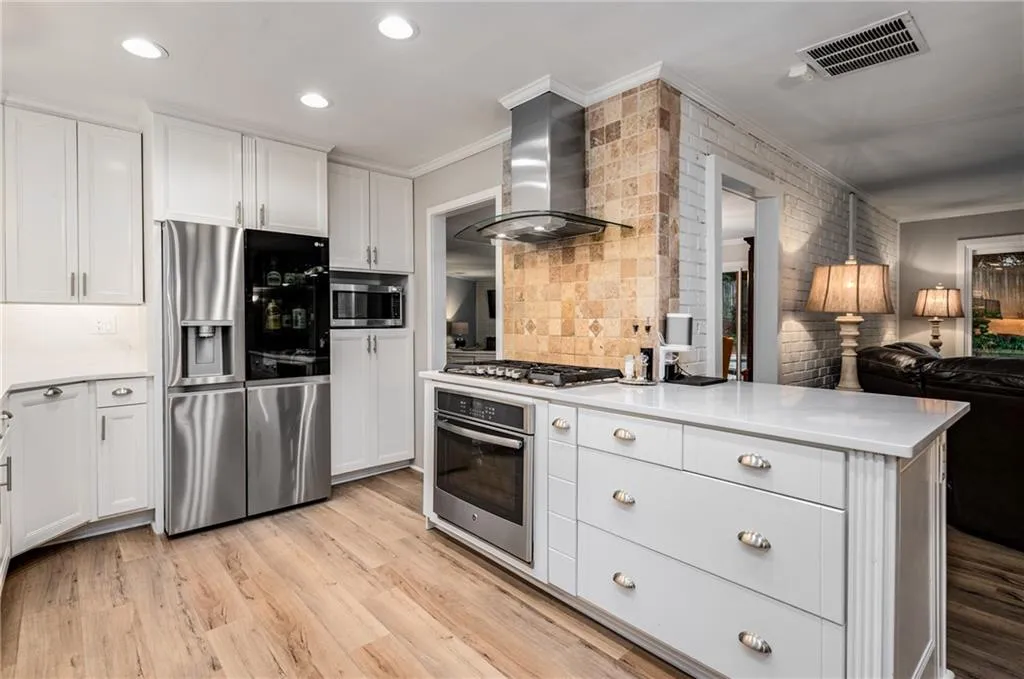 400 Spalding Circle, Atlanta, Georgia 30328, 4 Bedrooms Bedrooms, ,2 BathroomsBathrooms,Residential,Sold,400 Spalding Circle,7262123