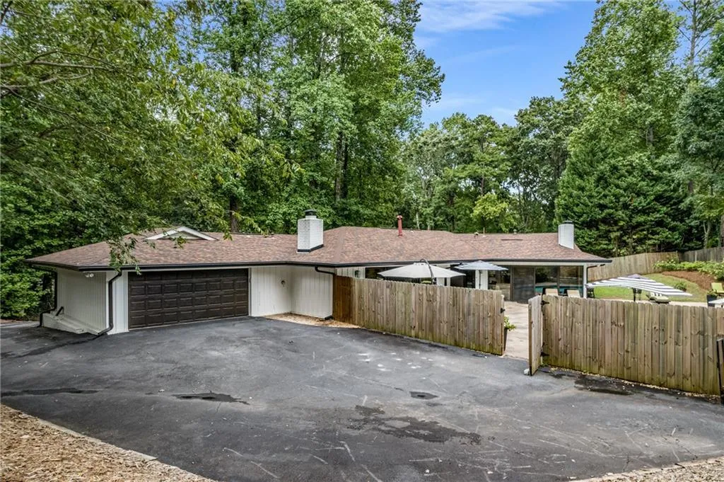 400 Spalding Circle, Atlanta, Georgia 30328, 4 Bedrooms Bedrooms, ,2 BathroomsBathrooms,Residential,Sold,400 Spalding Circle,7262123