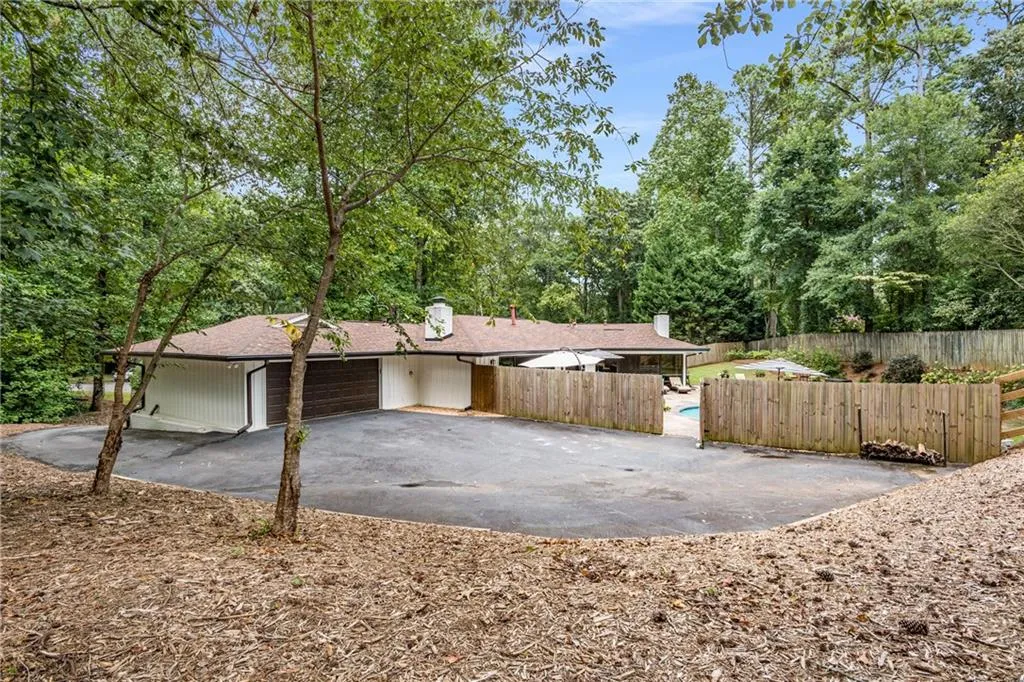 400 Spalding Circle, Atlanta, Georgia 30328, 4 Bedrooms Bedrooms, ,2 BathroomsBathrooms,Residential,Sold,400 Spalding Circle,7262123