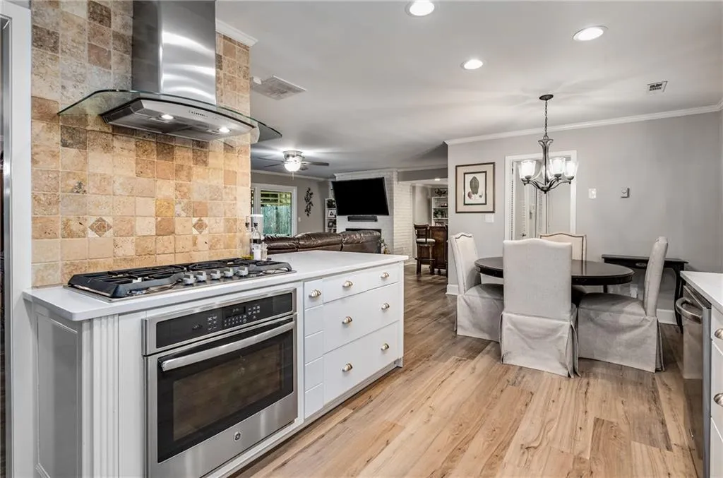 400 Spalding Circle, Atlanta, Georgia 30328, 4 Bedrooms Bedrooms, ,2 BathroomsBathrooms,Residential,Sold,400 Spalding Circle,7262123