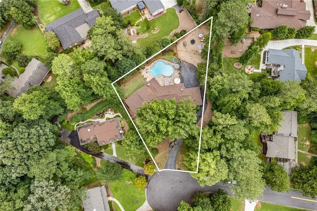 400 Spalding Circle, Atlanta, Georgia 30328, 4 Bedrooms Bedrooms, ,2 BathroomsBathrooms,Residential,Sold,400 Spalding Circle,7262123