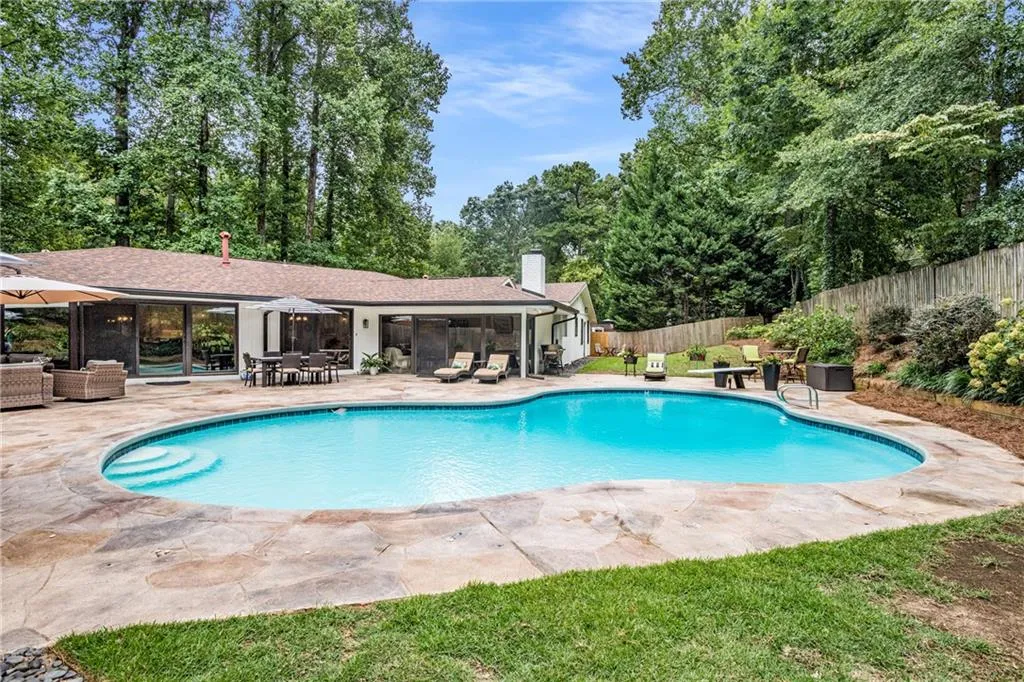 400 Spalding Circle, Atlanta, Georgia 30328, 4 Bedrooms Bedrooms, ,2 BathroomsBathrooms,Residential,Sold,400 Spalding Circle,7262123