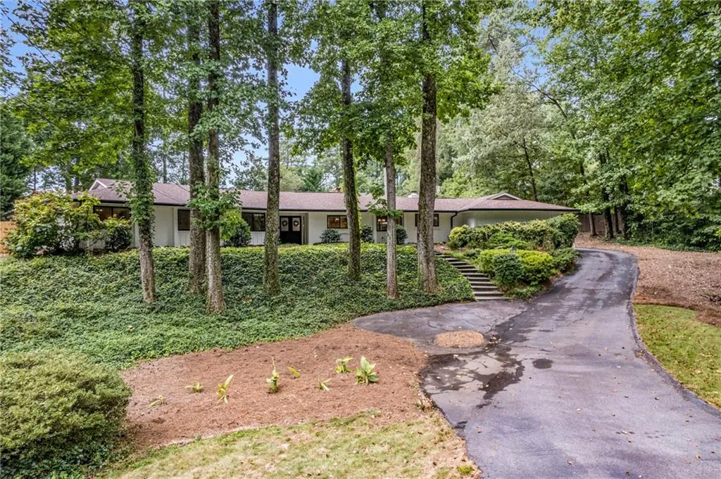 400 Spalding Circle, Atlanta, Georgia 30328, 4 Bedrooms Bedrooms, ,2 BathroomsBathrooms,Residential,Sold,400 Spalding Circle,7262123