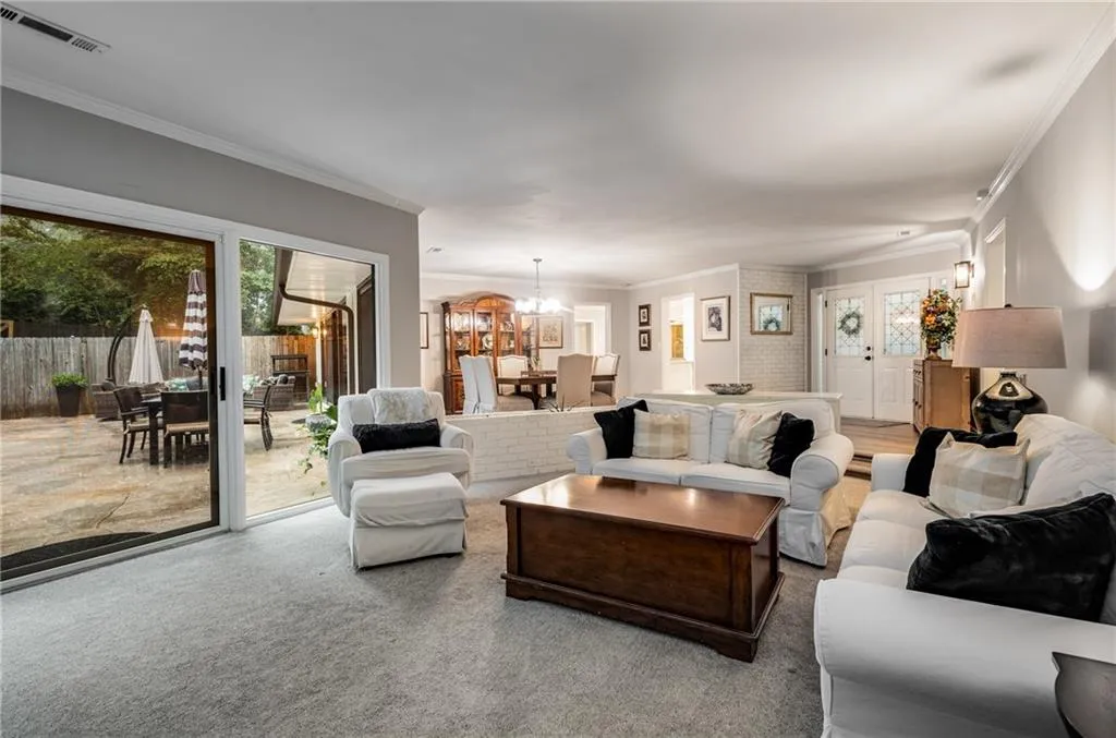 400 Spalding Circle, Atlanta, Georgia 30328, 4 Bedrooms Bedrooms, ,2 BathroomsBathrooms,Residential,Sold,400 Spalding Circle,7262123