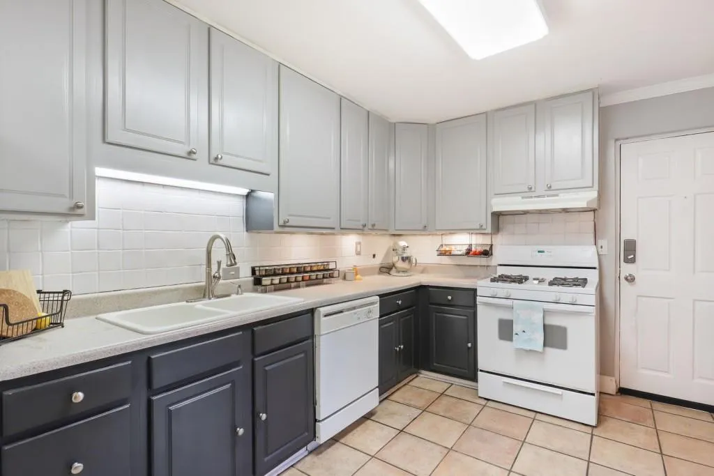 346 Carpenter Drive Unit 45, Sandy Springs, Georgia 30328, 2 Bedrooms Bedrooms, ,2 BathroomsBathrooms,Residential,Sold,346 Carpenter Drive Unit 45,6849671
