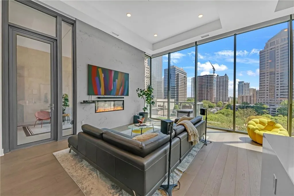 40 12th Street Ne Unit 903, Atlanta, Georgia 30309, 2 Bedrooms Bedrooms, ,2 BathroomsBathrooms,Residential,Sold,40 12th Street Ne Unit 903,7557647