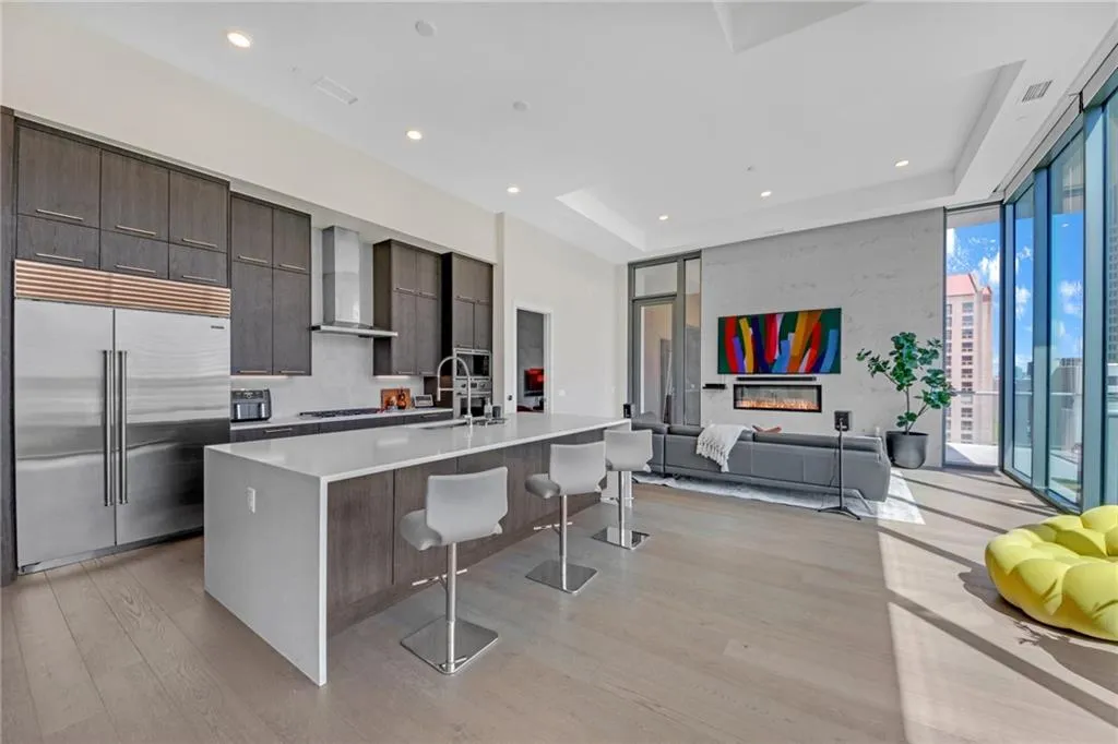 40 12th Street Ne Unit 903, Atlanta, Georgia 30309, 2 Bedrooms Bedrooms, ,2 BathroomsBathrooms,Residential,Sold,40 12th Street Ne Unit 903,7557647