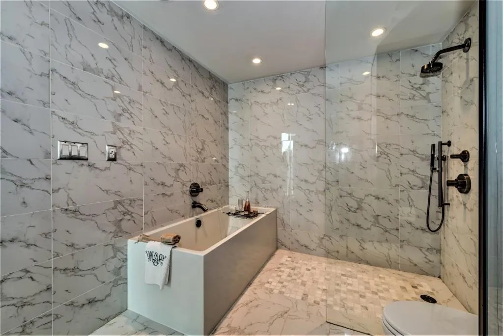 3324 Peachtree Road Ne Unit 3018, Atlanta, Georgia 30326, 2 Bedrooms Bedrooms, ,2 BathroomsBathrooms,Residential,Sold,3324 Peachtree Road Ne Unit 3018,5844357