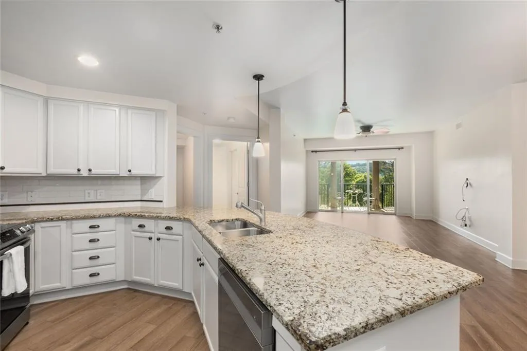 200 River Vista Drive Unit 540, Atlanta, Georgia 30339, 2 Bedrooms Bedrooms, ,2 BathroomsBathrooms,Residential,For Sale,200 River Vista Drive Unit 540,7568777
