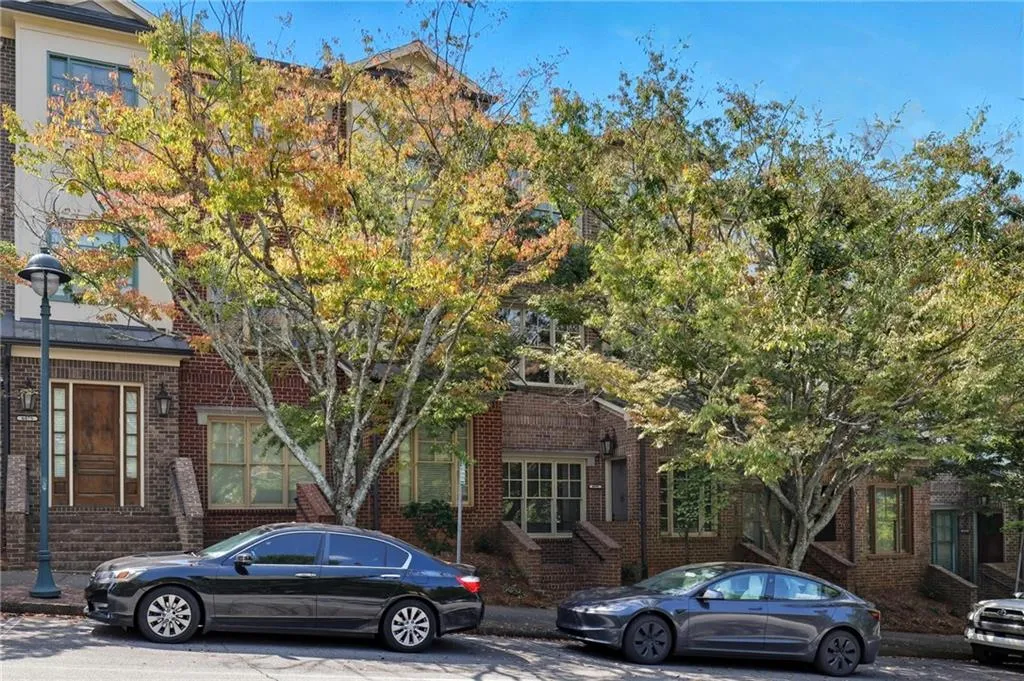 6087 City Walk Lane, Atlanta, Georgia 30328, 3 Bedrooms Bedrooms, ,3 BathroomsBathrooms,Residential,For Sale,6087 City Walk Lane,7651683