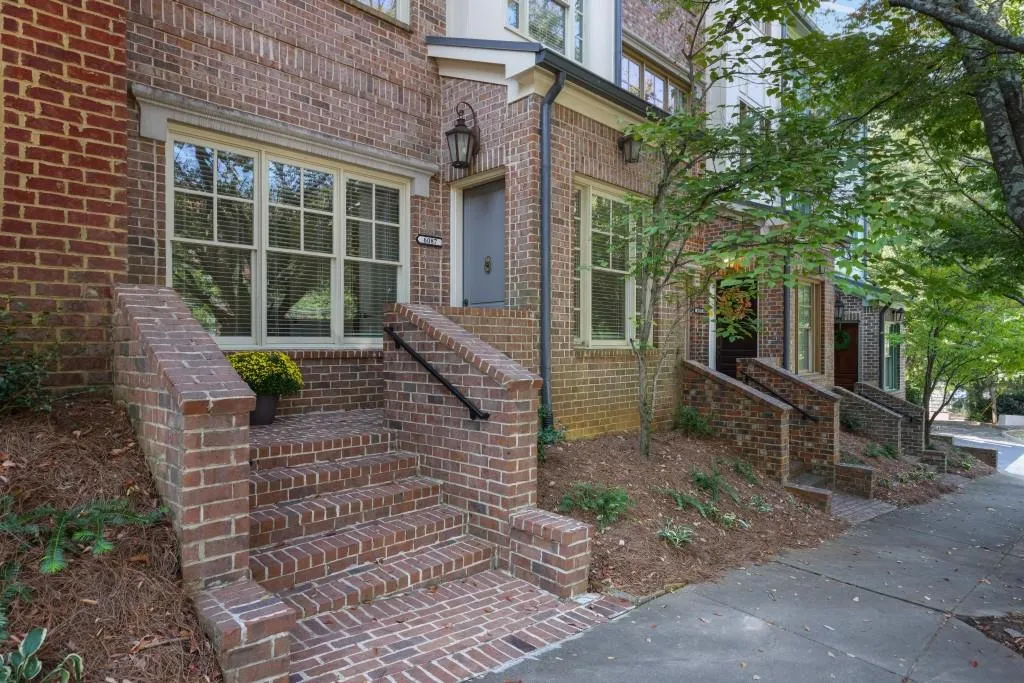 6087 City Walk Lane, Atlanta, Georgia 30328, 3 Bedrooms Bedrooms, ,3 BathroomsBathrooms,Residential,For Sale,6087 City Walk Lane,7651683