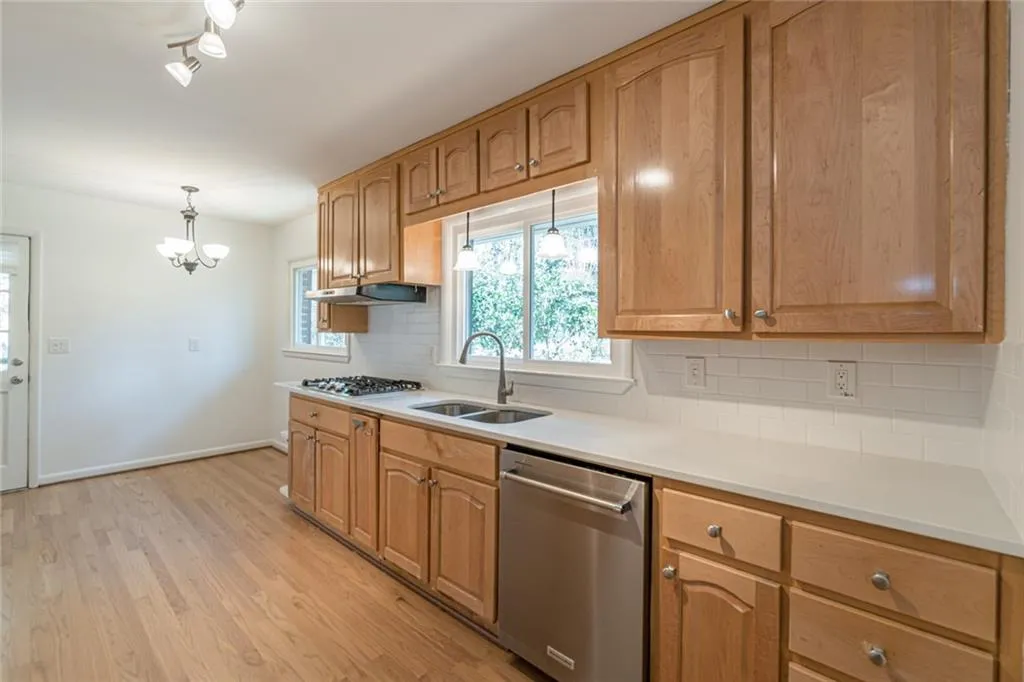 6066 Kayron Drive, Atlanta, Georgia 30328, 3 Bedrooms Bedrooms, ,2 BathroomsBathrooms,Residential,Sold,6066 Kayron Drive,7004066