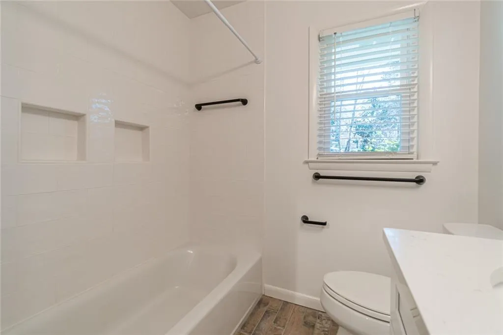 6066 Kayron Drive, Atlanta, Georgia 30328, 3 Bedrooms Bedrooms, ,2 BathroomsBathrooms,Residential,Sold,6066 Kayron Drive,7004066