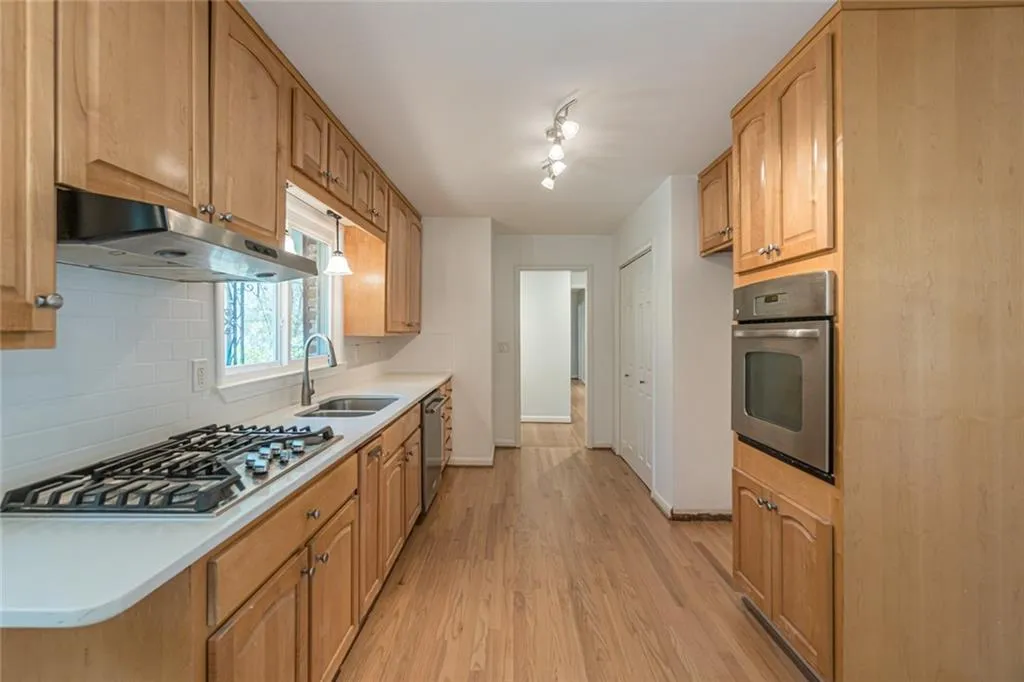 6066 Kayron Drive, Atlanta, Georgia 30328, 3 Bedrooms Bedrooms, ,2 BathroomsBathrooms,Residential,Sold,6066 Kayron Drive,7004066