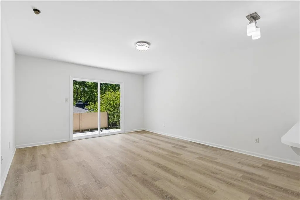 5400 Roswell Road Unit G5, Atlanta, Georgia 30342, 1 Bedroom Bedrooms, ,1 BathroomBathrooms,Residential,For Sale,5400 Roswell Road Unit G5,7751467