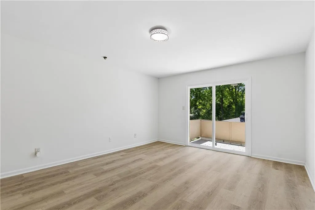 5400 Roswell Road Unit G5, Atlanta, Georgia 30342, 1 Bedroom Bedrooms, ,1 BathroomBathrooms,Residential,For Sale,5400 Roswell Road Unit G5,7751467