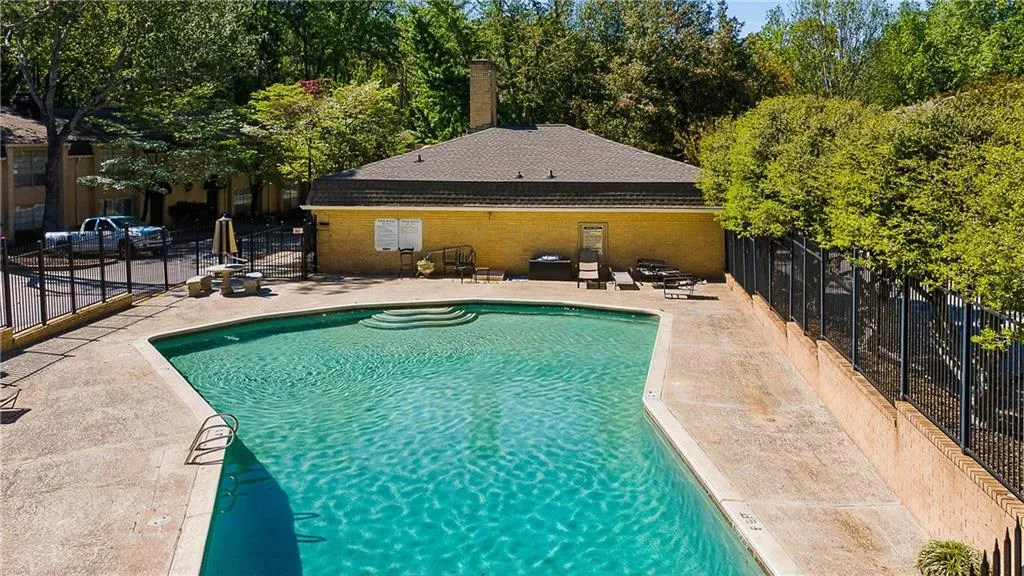 5400 Roswell Road Unit G5, Atlanta, Georgia 30342, 1 Bedroom Bedrooms, ,1 BathroomBathrooms,Residential,For Sale,5400 Roswell Road Unit G5,7751467