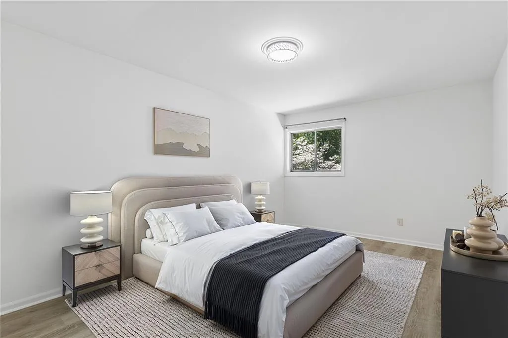 VIRTUALLY STAGED
OPTION 1