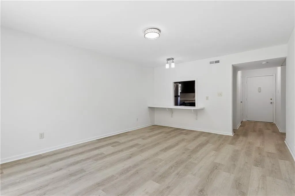 5400 Roswell Road Unit G5, Atlanta, Georgia 30342, 1 Bedroom Bedrooms, ,1 BathroomBathrooms,Residential,For Sale,5400 Roswell Road Unit G5,7751467