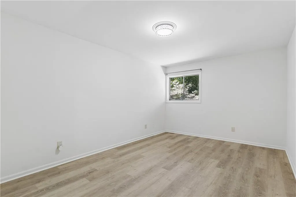 5400 Roswell Road Unit G5, Atlanta, Georgia 30342, 1 Bedroom Bedrooms, ,1 BathroomBathrooms,Residential,For Sale,5400 Roswell Road Unit G5,7751467