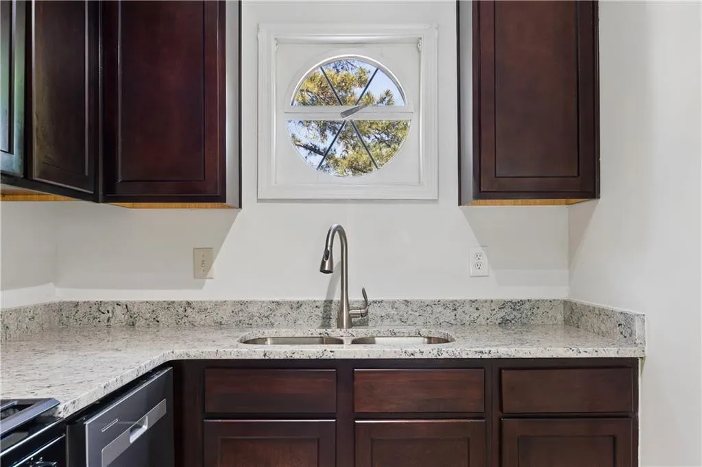 5400 Roswell Road Unit G5, Atlanta, Georgia 30342, 1 Bedroom Bedrooms, ,1 BathroomBathrooms,Residential,For Sale,5400 Roswell Road Unit G5,7751467