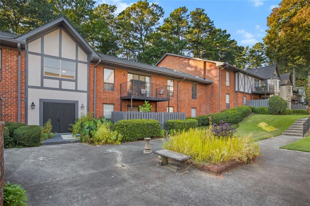 6851 ROSWELL Road Unit A3, Sandy Springs, Georgia 30328, 2 Bedrooms Bedrooms, ,2 BathroomsBathrooms,Residential,Sold,6851 ROSWELL Road Unit A3,7282510