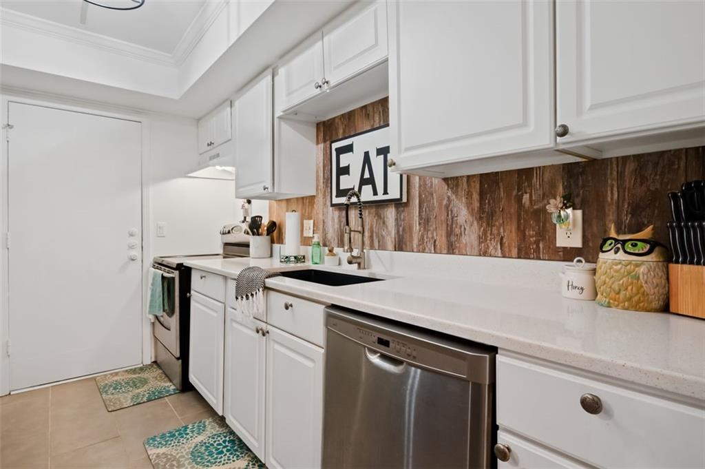 6851 ROSWELL Road Unit A3, Sandy Springs, Georgia 30328, 2 Bedrooms Bedrooms, ,2 BathroomsBathrooms,Residential,Sold,6851 ROSWELL Road Unit A3,7282510