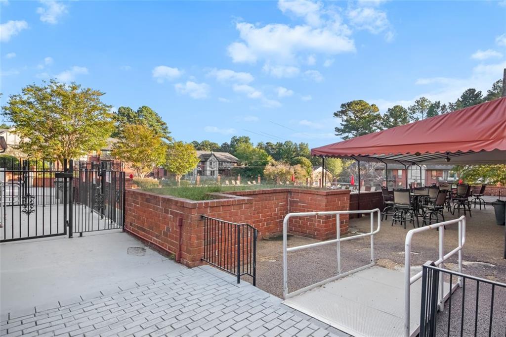 6851 ROSWELL Road Unit A3, Sandy Springs, Georgia 30328, 2 Bedrooms Bedrooms, ,2 BathroomsBathrooms,Residential,Sold,6851 ROSWELL Road Unit A3,7282510