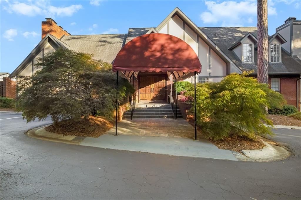 6851 ROSWELL Road Unit A3, Sandy Springs, Georgia 30328, 2 Bedrooms Bedrooms, ,2 BathroomsBathrooms,Residential,Sold,6851 ROSWELL Road Unit A3,7282510