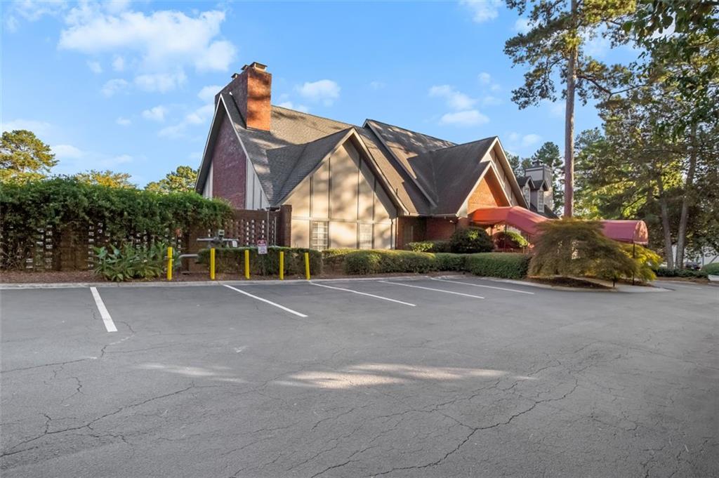 6851 ROSWELL Road Unit A3, Sandy Springs, Georgia 30328, 2 Bedrooms Bedrooms, ,2 BathroomsBathrooms,Residential,Sold,6851 ROSWELL Road Unit A3,7282510