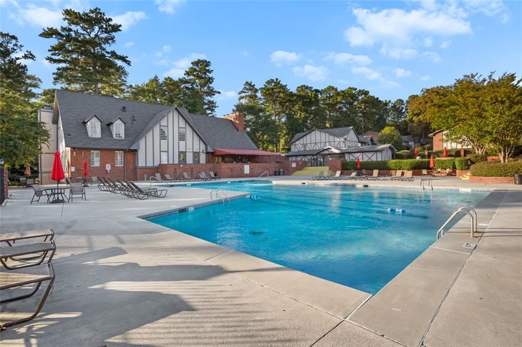 6851 ROSWELL Road Unit A3, Sandy Springs, Georgia 30328, 2 Bedrooms Bedrooms, ,2 BathroomsBathrooms,Residential,Sold,6851 ROSWELL Road Unit A3,7282510