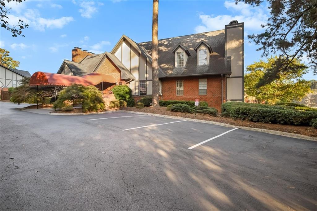 6851 ROSWELL Road Unit A3, Sandy Springs, Georgia 30328, 2 Bedrooms Bedrooms, ,2 BathroomsBathrooms,Residential,Sold,6851 ROSWELL Road Unit A3,7282510