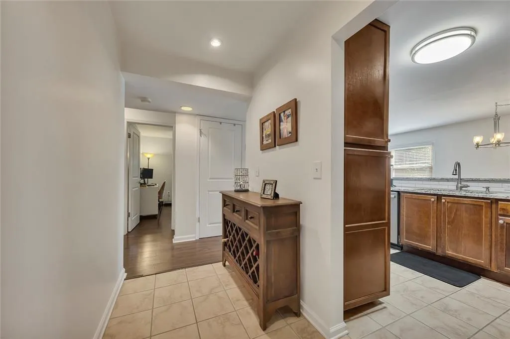 3650 Ashford Dunwoody Road Ne Unit 718, Atlanta, Georgia 30319, 2 Bedrooms Bedrooms, ,1 BathroomBathrooms,Residential,For Sale,3650 Ashford Dunwoody Road Ne Unit 718,7636532