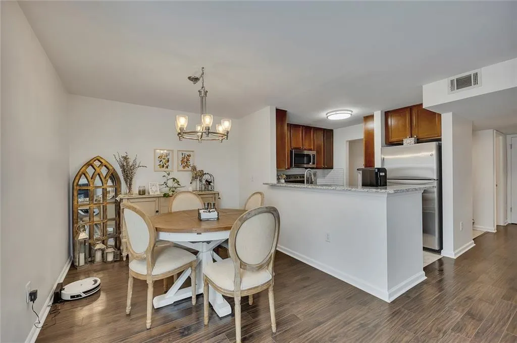 3650 Ashford Dunwoody Road Ne Unit 718, Atlanta, Georgia 30319, 2 Bedrooms Bedrooms, ,1 BathroomBathrooms,Residential,For Sale,3650 Ashford Dunwoody Road Ne Unit 718,7636532