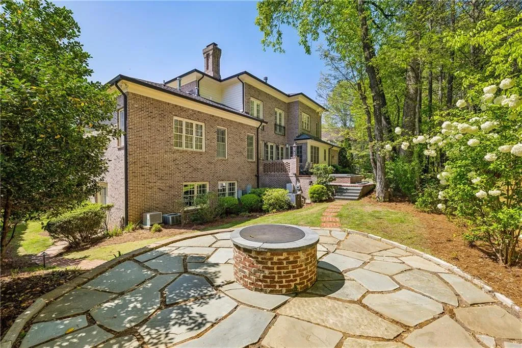 385 Laurel Chase Court, Atlanta, Georgia 30327, 6 Bedrooms Bedrooms, ,6 BathroomsBathrooms,Residential,Sold,385 Laurel Chase Court,7560300