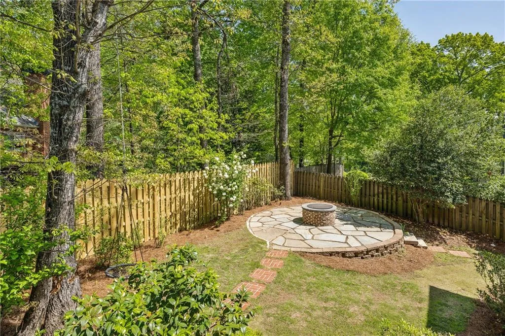 385 Laurel Chase Court, Atlanta, Georgia 30327, 6 Bedrooms Bedrooms, ,6 BathroomsBathrooms,Residential,Sold,385 Laurel Chase Court,7560300