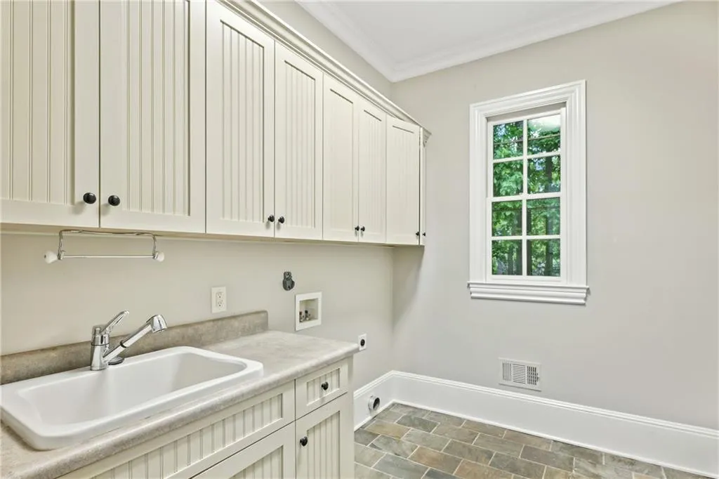 385 Laurel Chase Court, Atlanta, Georgia 30327, 6 Bedrooms Bedrooms, ,6 BathroomsBathrooms,Residential,Sold,385 Laurel Chase Court,7560300