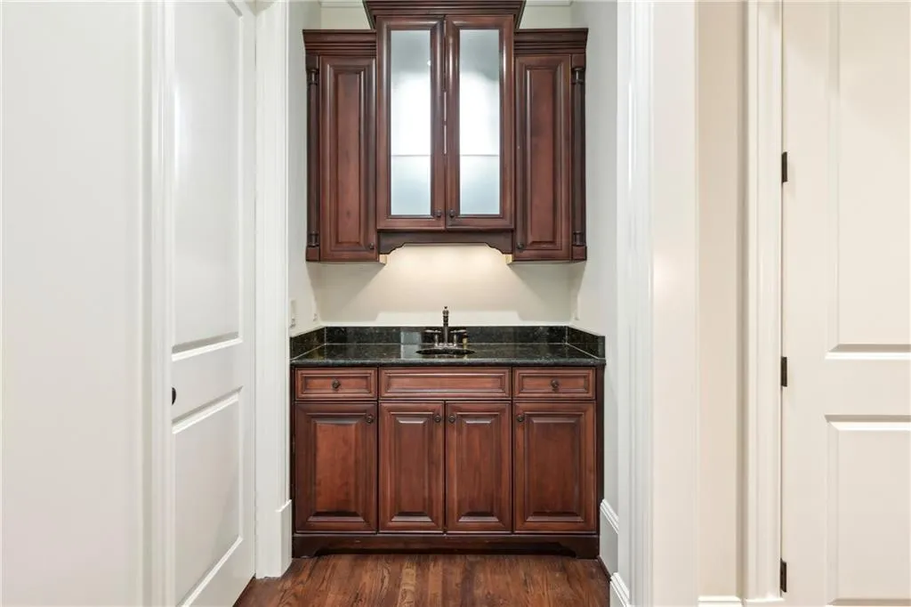 385 Laurel Chase Court, Atlanta, Georgia 30327, 6 Bedrooms Bedrooms, ,6 BathroomsBathrooms,Residential,Sold,385 Laurel Chase Court,7560300