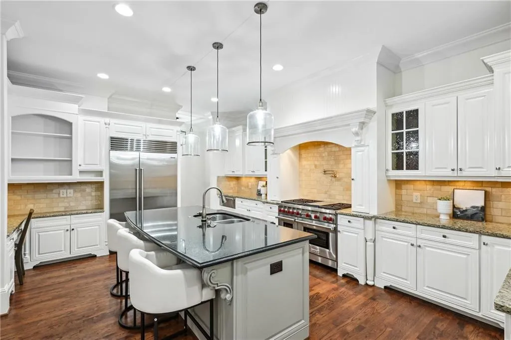 385 Laurel Chase Court, Atlanta, Georgia 30327, 6 Bedrooms Bedrooms, ,6 BathroomsBathrooms,Residential,Sold,385 Laurel Chase Court,7560300