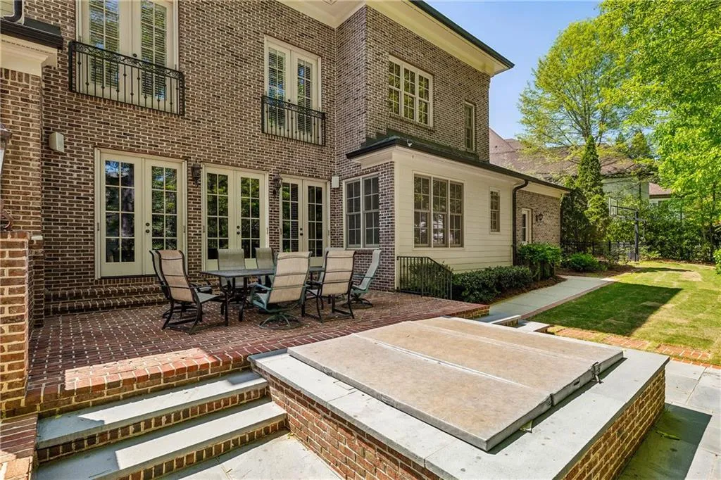 385 Laurel Chase Court, Atlanta, Georgia 30327, 6 Bedrooms Bedrooms, ,6 BathroomsBathrooms,Residential,Sold,385 Laurel Chase Court,7560300