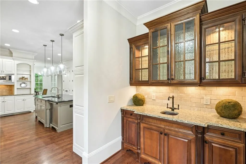 385 Laurel Chase Court, Atlanta, Georgia 30327, 6 Bedrooms Bedrooms, ,6 BathroomsBathrooms,Residential,Sold,385 Laurel Chase Court,7560300