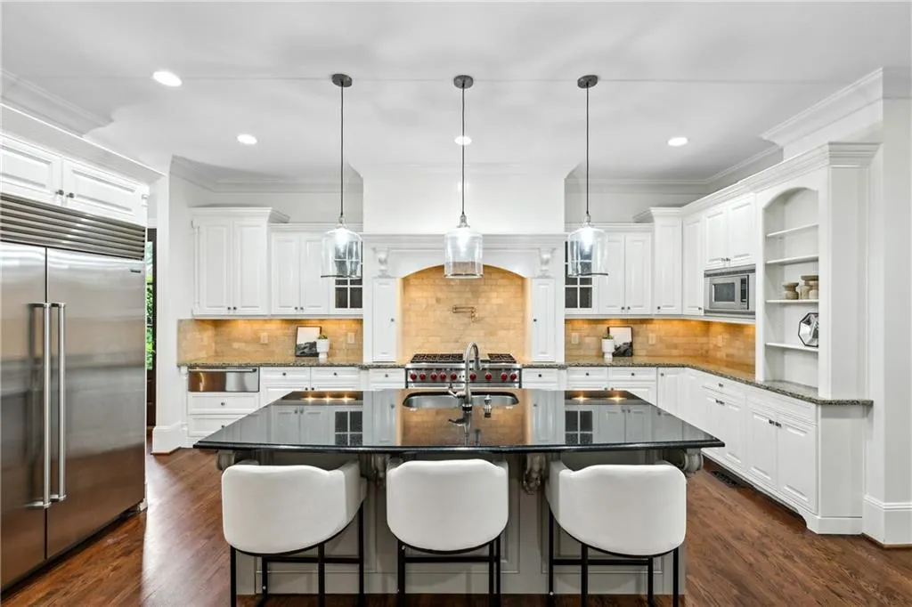 385 Laurel Chase Court, Atlanta, Georgia 30327, 6 Bedrooms Bedrooms, ,6 BathroomsBathrooms,Residential,Sold,385 Laurel Chase Court,7560300
