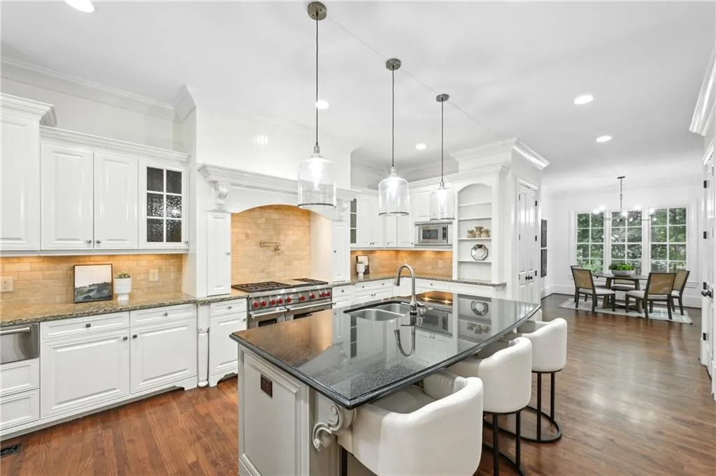 385 Laurel Chase Court, Atlanta, Georgia 30327, 6 Bedrooms Bedrooms, ,6 BathroomsBathrooms,Residential,Sold,385 Laurel Chase Court,7560300