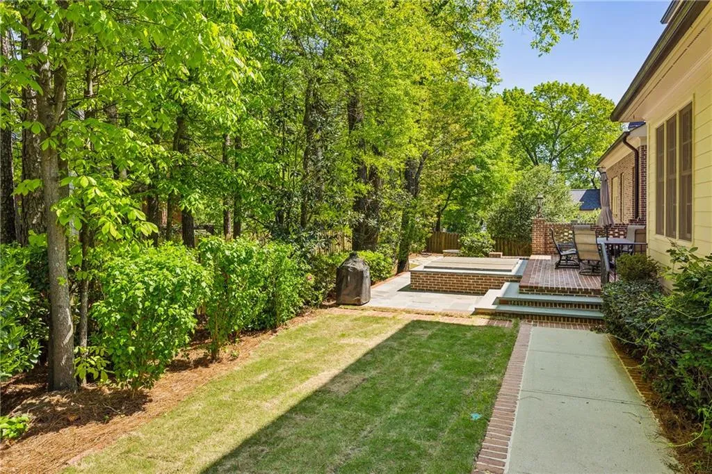 385 Laurel Chase Court, Atlanta, Georgia 30327, 6 Bedrooms Bedrooms, ,6 BathroomsBathrooms,Residential,Sold,385 Laurel Chase Court,7560300