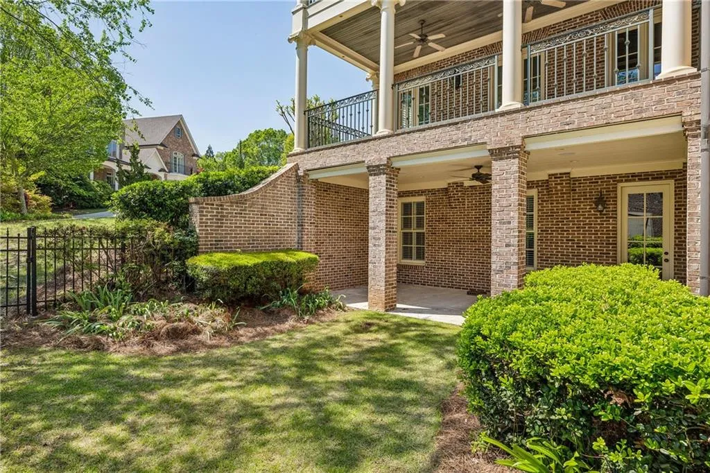 385 Laurel Chase Court, Atlanta, Georgia 30327, 6 Bedrooms Bedrooms, ,6 BathroomsBathrooms,Residential,Sold,385 Laurel Chase Court,7560300