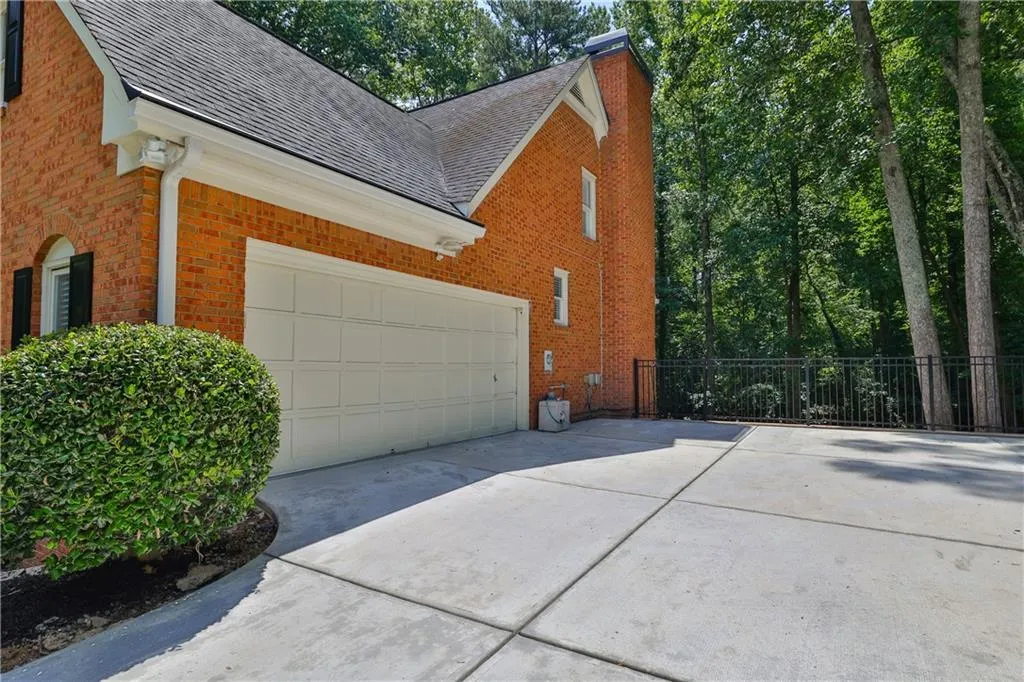 210 Spalding Creek Court, Sandy Springs, Georgia 30350, 6 Bedrooms Bedrooms, ,4 BathroomsBathrooms,Residential,Sold,210 Spalding Creek Court,7237057